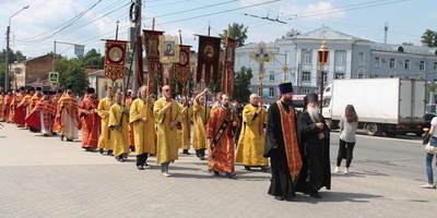 По Брянску прошел крестный ход