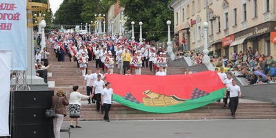 В Брянске на лестнице к Набережной прошел парад районов