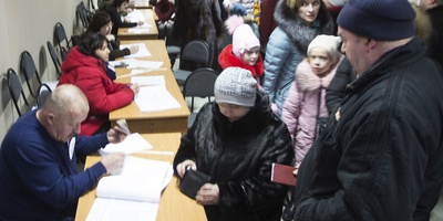 Чтобы проголосовать, брянцы выстраивались в очереди