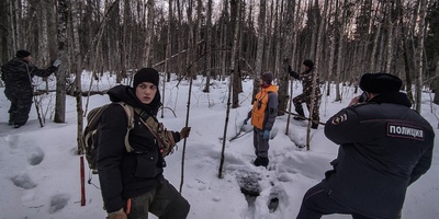 В Брянском районе волонтеры спасли замерзающего в лесу мужчину