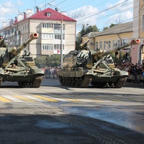 В Брянске пошел военный парад  - фоторепортаж