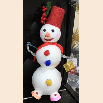 Снеговик с подарками