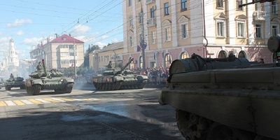 В Брянске состоялся масштабный военный парад