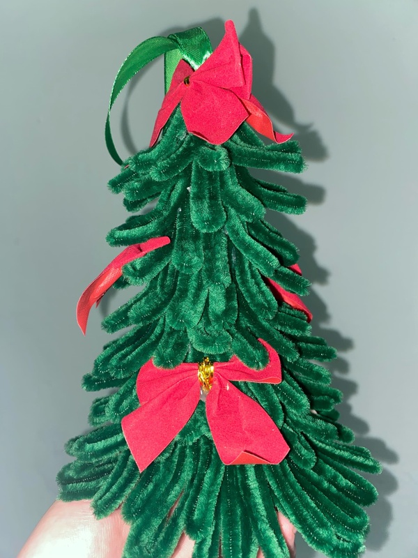 Пушистая изумрудная ёлочка