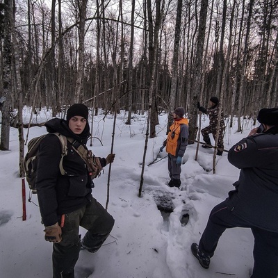 В Брянском районе волонтеры спасли замерзающего в лесу мужчину