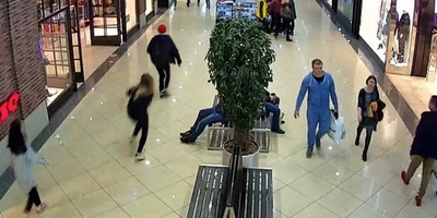 В Брянске продавцы магазина поймали воришку