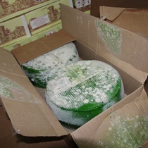 Сыр в коробках