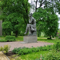 Памятник Тютчеву