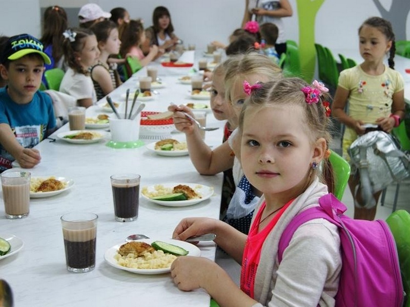 В Брянске обсудили горячее питание для школьников