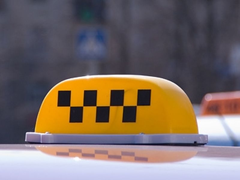 Правила приема таксистов на работу ужесточат