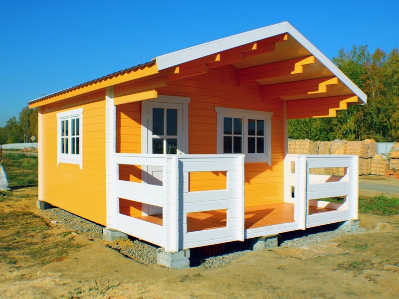 Строительство небольшого домика из бруса