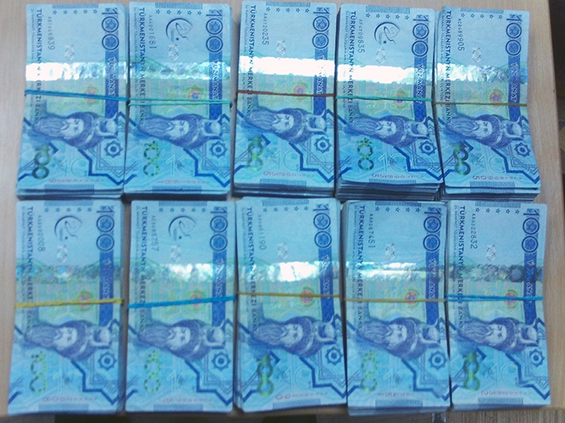 Брянские таможенники поймали украинца с валютой