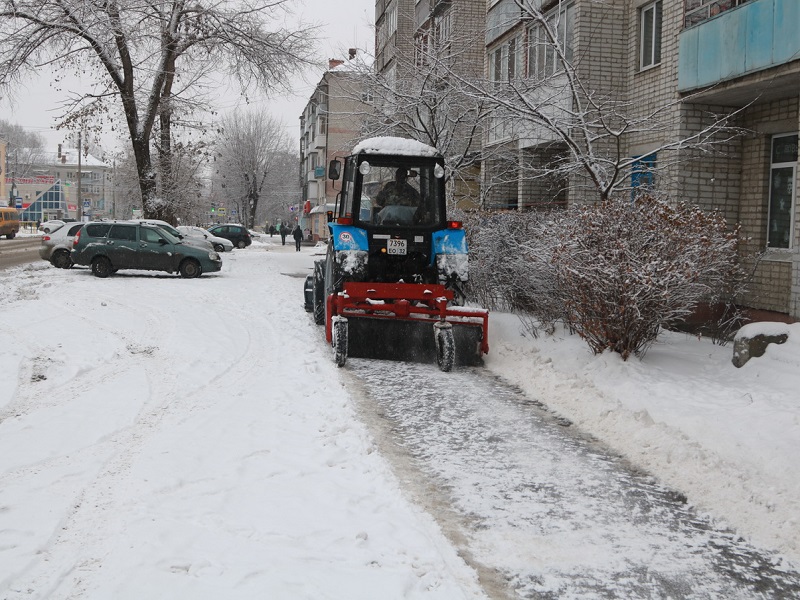 Брянск от снега спасают 60 единиц техники