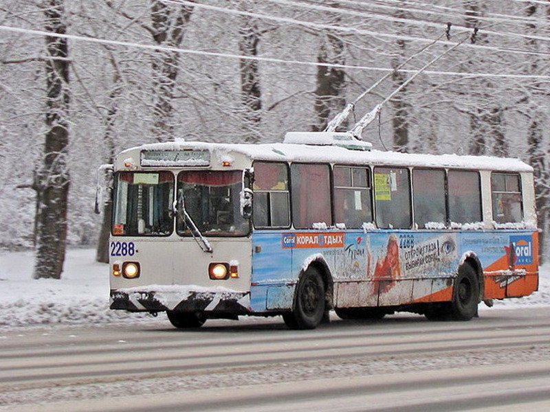 Ледяной дождь оставил без троллейбусов жителей Брянска