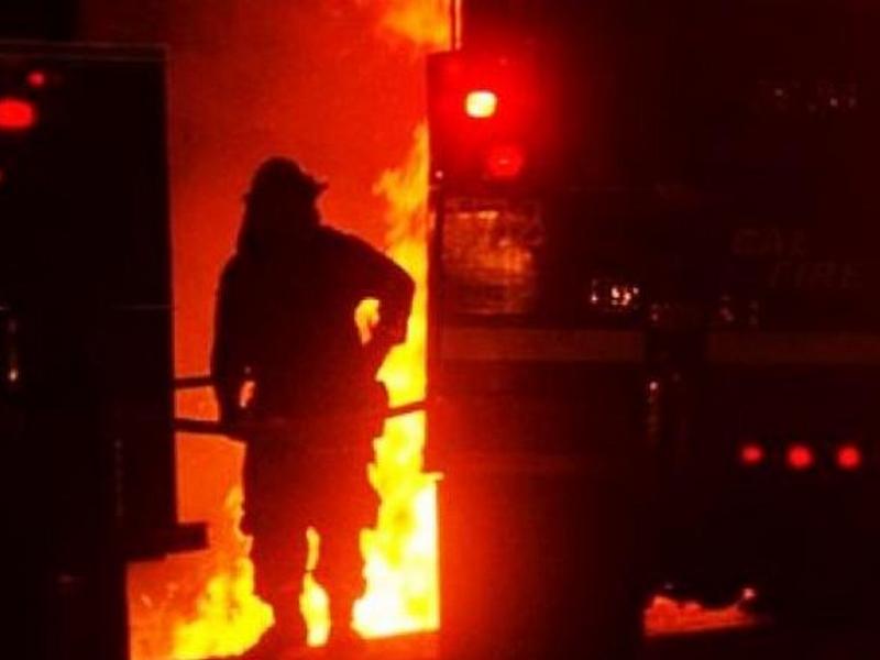 В Брянске пожарные спасли инвалида из огня