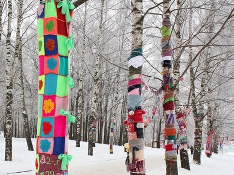 В почепском парке деревья греют шарфами