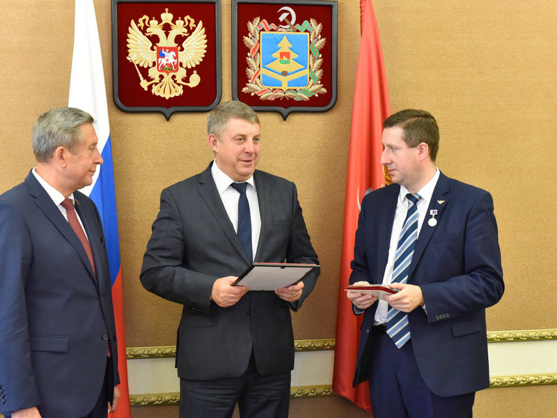 Юрий Клюев получил награду от брянского губернатора