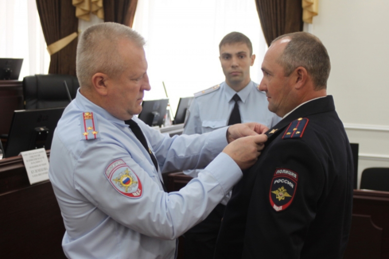 Брянских полицейских наградили за спасения мальчика