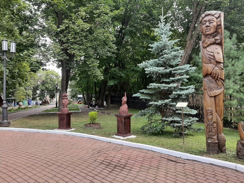 В Брянском парке появились новые скульптуры