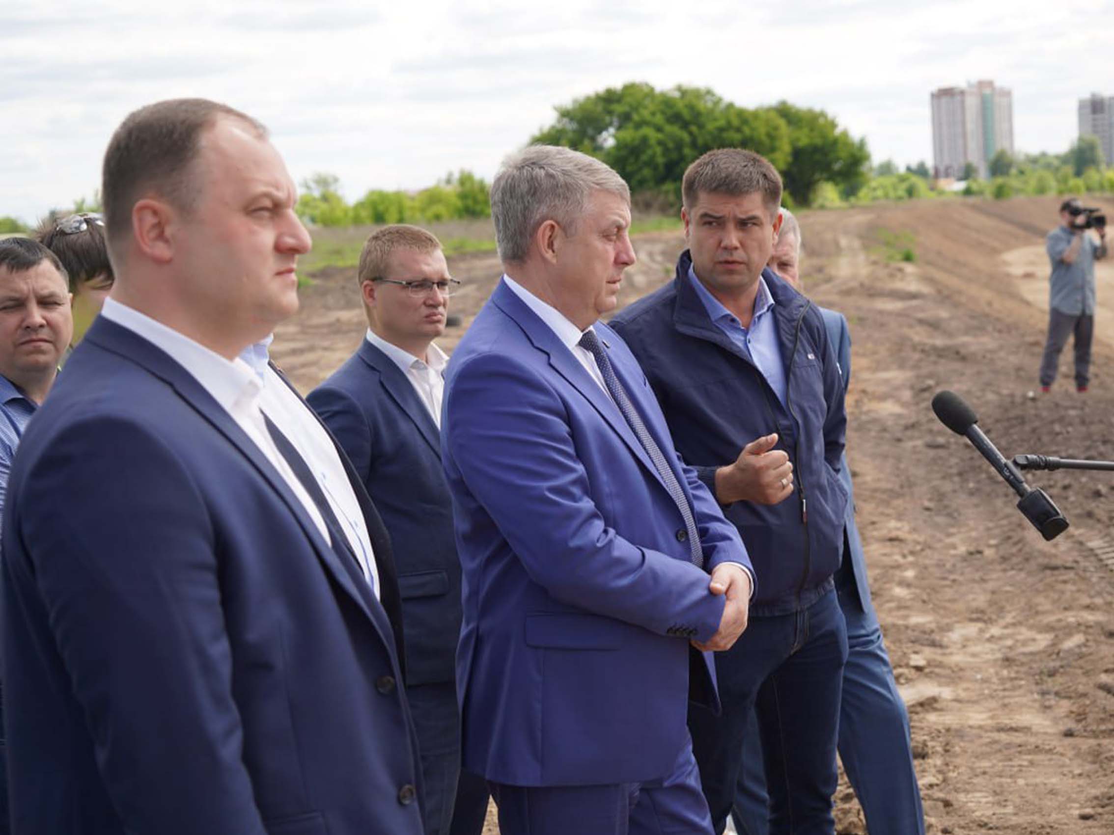 Губернатор Александр Богомаз посетил ключевые строительные объекты в Брянске