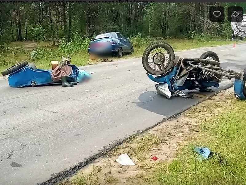 В Брянской области столкнулись мотоцикл и легковушка