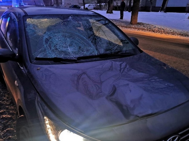 Жительница Брянска попала под машину на улице Менжинского