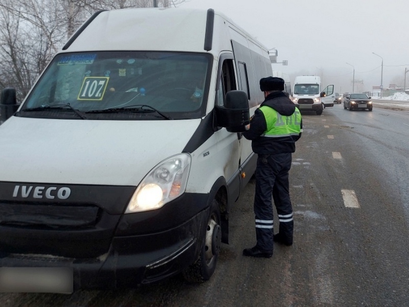 Брянские автобусы проверили инспекторы ГИБДД