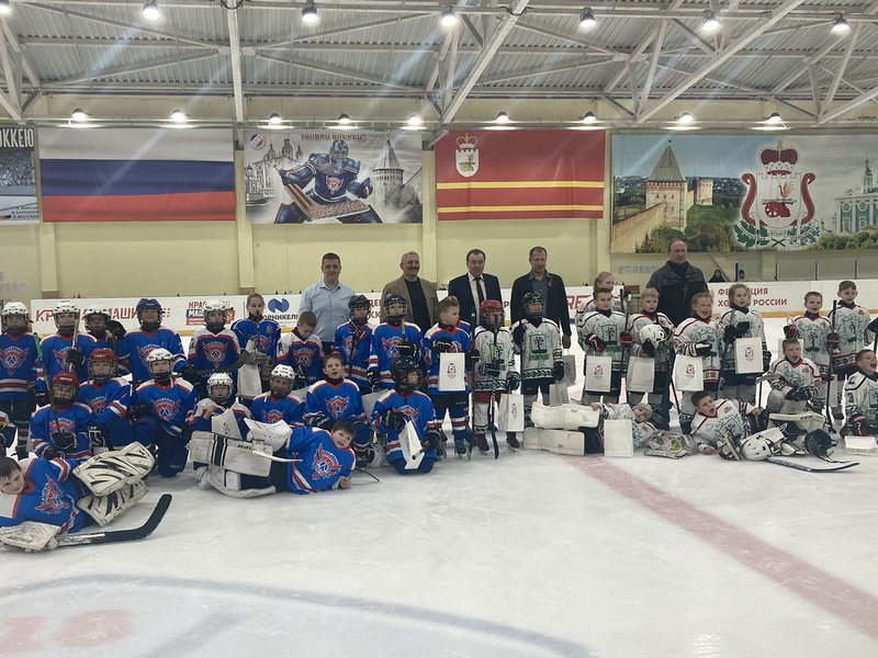 Брянские хоккеисты вернулись с победой из Смоленска