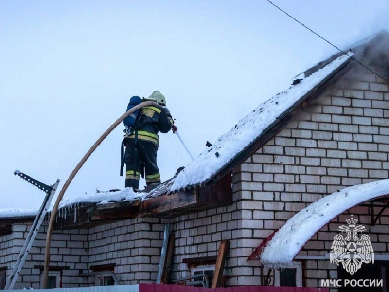 При пожаре в Стародубе погибли два человека