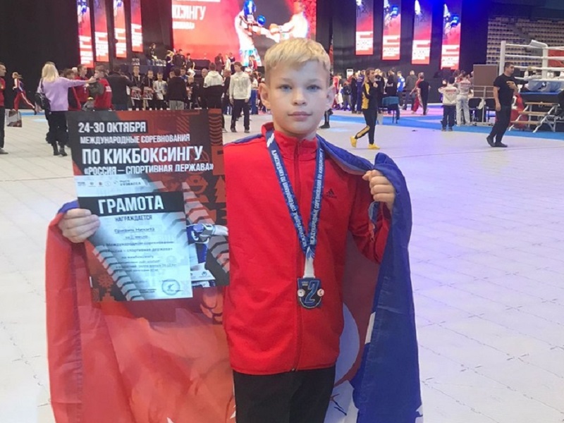Брянский кикбоксер взял «серебро» на международном турнире