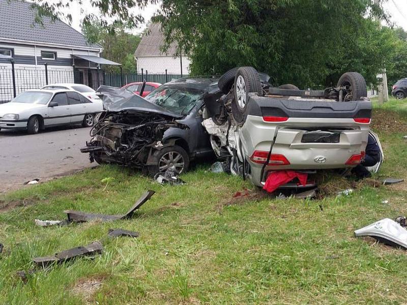 В ДТП с переворотом пострадал водитель