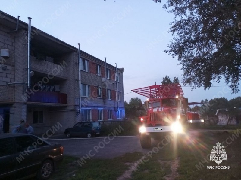 Из-за пожара в Севске эвакуировали 35 человек