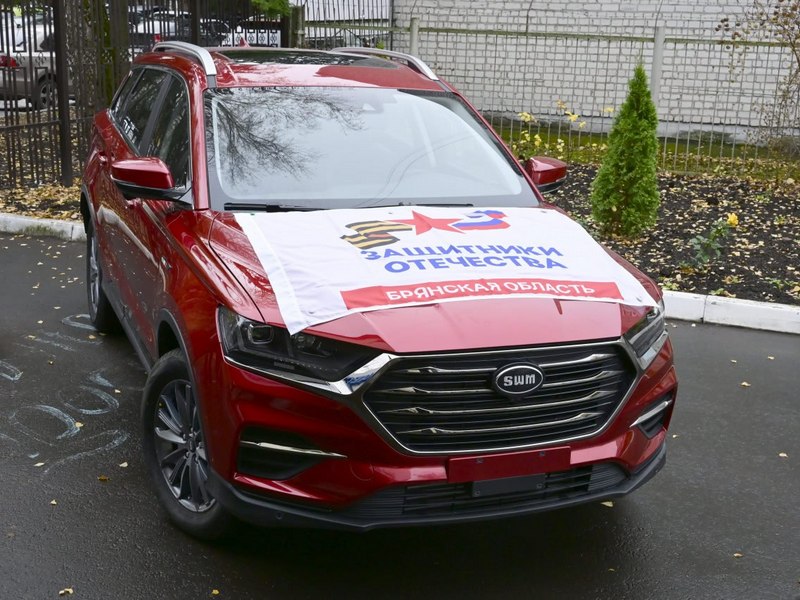 В Брянске ветерану СВО вручили автомобиль