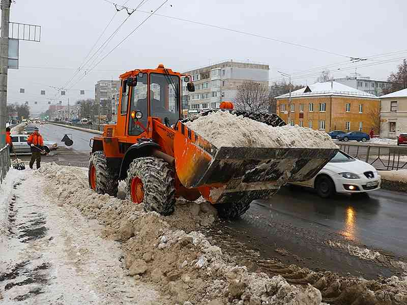 С улиц Брянска за сутки вывезли почти 800 тонн снега