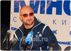 В Воронеже Гоша чувствовал себя легко и непринужденно -много балагурил и подшучивал над журналистами