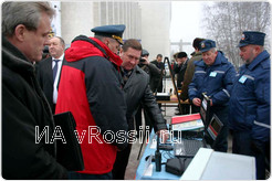 Губернатор Курской области Александр Михайлов лично ознакомился со спасательной техникой и средствами защиты