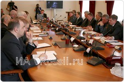 Только слаженная работа всех ведомств поможет снизить террористическую угрозу. К такому выводу пришли на круглом столе члены антитеррористической комиссии Курской области.