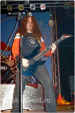 <b>Навь</b> (metal)  - металл как метал, ничего особенного. В целом играли на приличном исполнительском уровне, клавишных можно было бы добавить. 