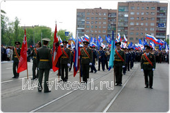 Торжественное шествие двинулось от площади Перекальского.