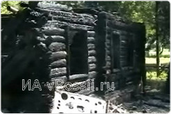 От дома остались обугленные стены