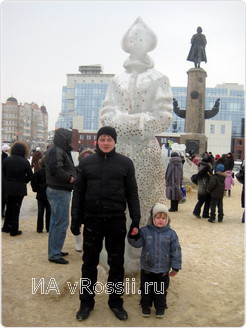 Денис Чехонацкий, 28 лет, на прогулке с младшим сыном