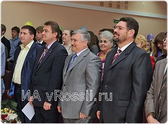В торжественной линейке в лицее №1 приняли участие руководители города и области