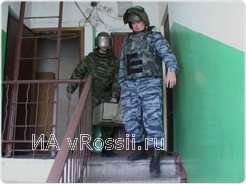 Взрывотехники выносят бомбу из жилого дома в центре Бежицкого района Брянска