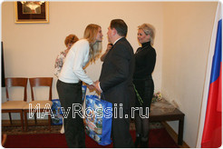 Без теплых слов и подарков не обошлось. 