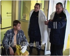 Патрульные навестили в больнице пострадавшего рыбака.