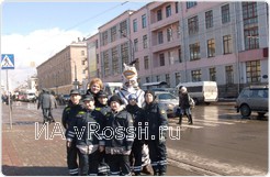 Юные инспекторы движения на площади Ленина