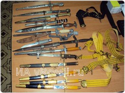 В купе проводника был обнаружен пакет, в котором находились 14 предметов клинкового оружия
