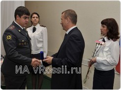 Фото с награждения сотрудников органов внутренних дел 10 ноября 2011 года в хрустальном зале Администрации Брянской области. Одним из награжденных был погибший в ДПТ сотрудник угрозыска. Фото пресс-службы Администрации Брянской области.