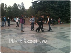 <em>Пистолет в руке у хулигана<em>