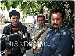 <em>Справа - Владимир Тор</em>